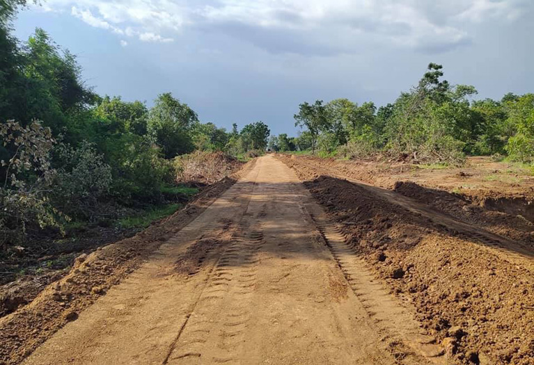 ​លោកជំទាវ​ឧកញ៉ា ម៉ៅ មា​ល័យ កែ គឹមយ៉ាន អញ្ជើញ​បើក​ការ​រដ្ឋា​ន​ស្ថាបនា​ផ្លូវ ១​ខ្សែ ទៅ​កាន់​ប្រាសាទ​មេ​បុណ្យ និង​ស្ពានឈើ​ឆ្លង​បារាយ​ប្រវែង ៨០០​ម៉ែត្រ