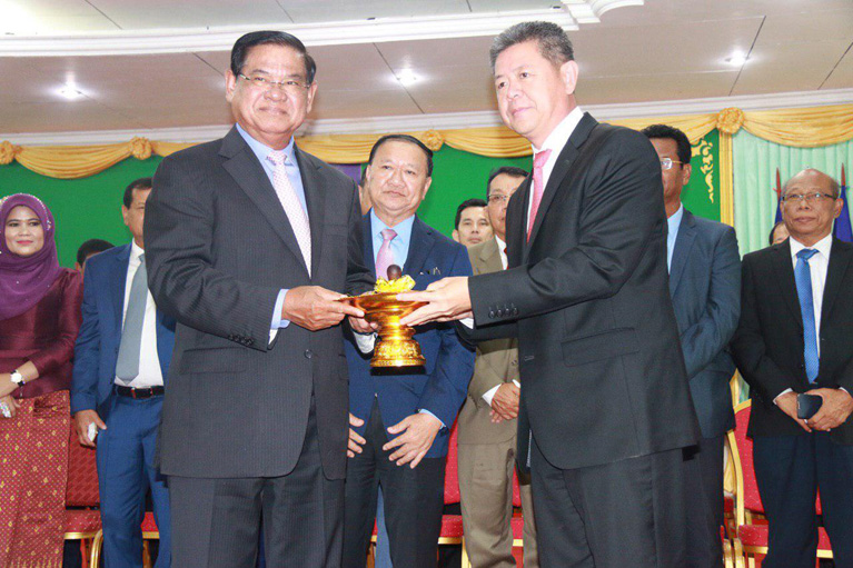 ​លោក គួច ចំរើន ចូលកាន់​តំណែង ក្រោម​អធិបតីភាព​សម្តេច​ក្រឡា​ហោ​ម ស ខេង​