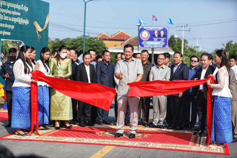 ស្ពានបេតុង ៩​កន្លែង លើ​កំណាត់​ផ្លូវជាតិ​ល​លេខ ៧០B ស្រុក​ស្រី​សន្ធរ ត្រូវបាន​សម្ពោធ​ដាក់​ឱ្យ​ប្រើប្រាស់​ជា​ផ្លូវការ​