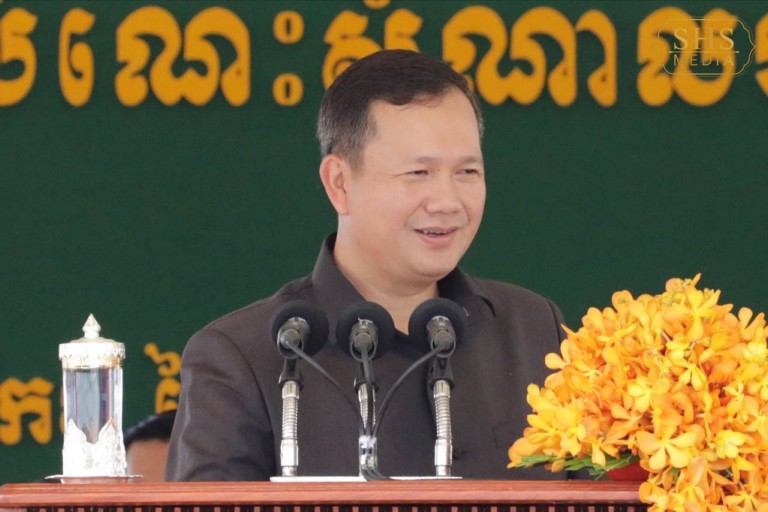 សម្តេច​មហា​បវរ​ធិបតី ហ៊ុន ម៉ា​ណែ​ត បន្ត​អញ្ជើញ​ចុះ​ជួប​កម្មករ​ជិត ២​ម៉ឺន​នាក់ នៅ​ខេត្ត​តាកែវ​