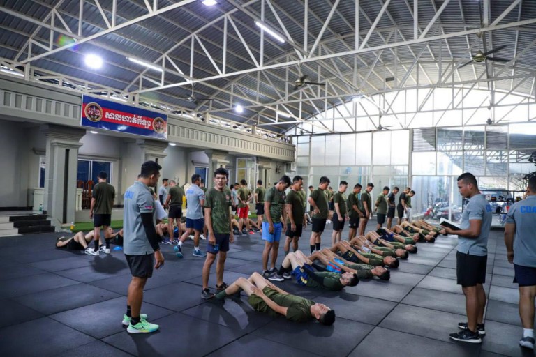 កម្លាំង​អាវុធហត្ថ​រាជធានី​ភ្នំពេញ ប្រលង​កាយសម្បទា តាម​វិធីសាស្ត្រ​ចម្រុះ​ប្រចាំឆមាស​ទី​២ ឆ្នាំ​២០២៣!