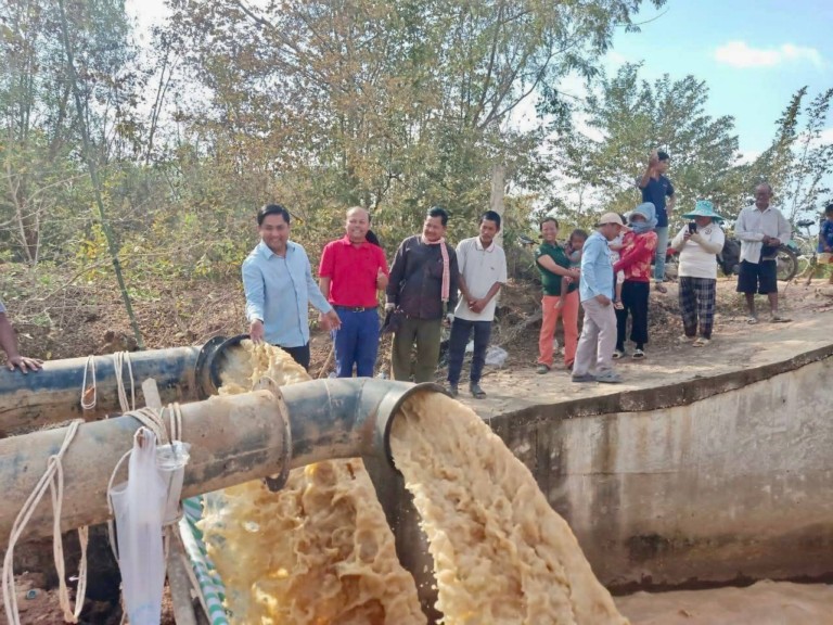 ស្រូវប្រាំង​របស់​បងប្អូន​ប្រជាពលរដ្ឋ ចំនួន ៩៣៨ ហិច​តា បន្ថែមទៀត ដែល​ស្ថិត​ក្នុង​ខេត្ត​ចំនួន ៨ ត្រូវ​បាន​ជួយ​សង្គ្រោះ​ទាន់ពេលវេលា​
