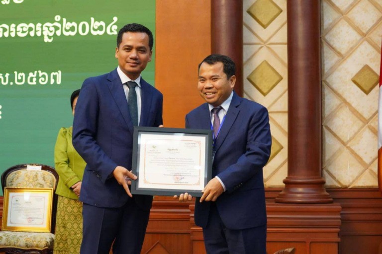 ឯកឧត្តម គង់ សោភ័ណ្ឌ អភិបាល​នៃ​គណៈ​អភិបាលខេត្ត​កណ្ដាល បាន​អញ្ជើញ​ចូលរួម​ក្នុង​ពិធី​ផ្សព្វផ្សាយ​របាយការណ៍​ជាតិ​ការងារ​ប្រយុទ្ធប្រឆាំង​អំពើ​ជួញដូរ​មនុស្ស​