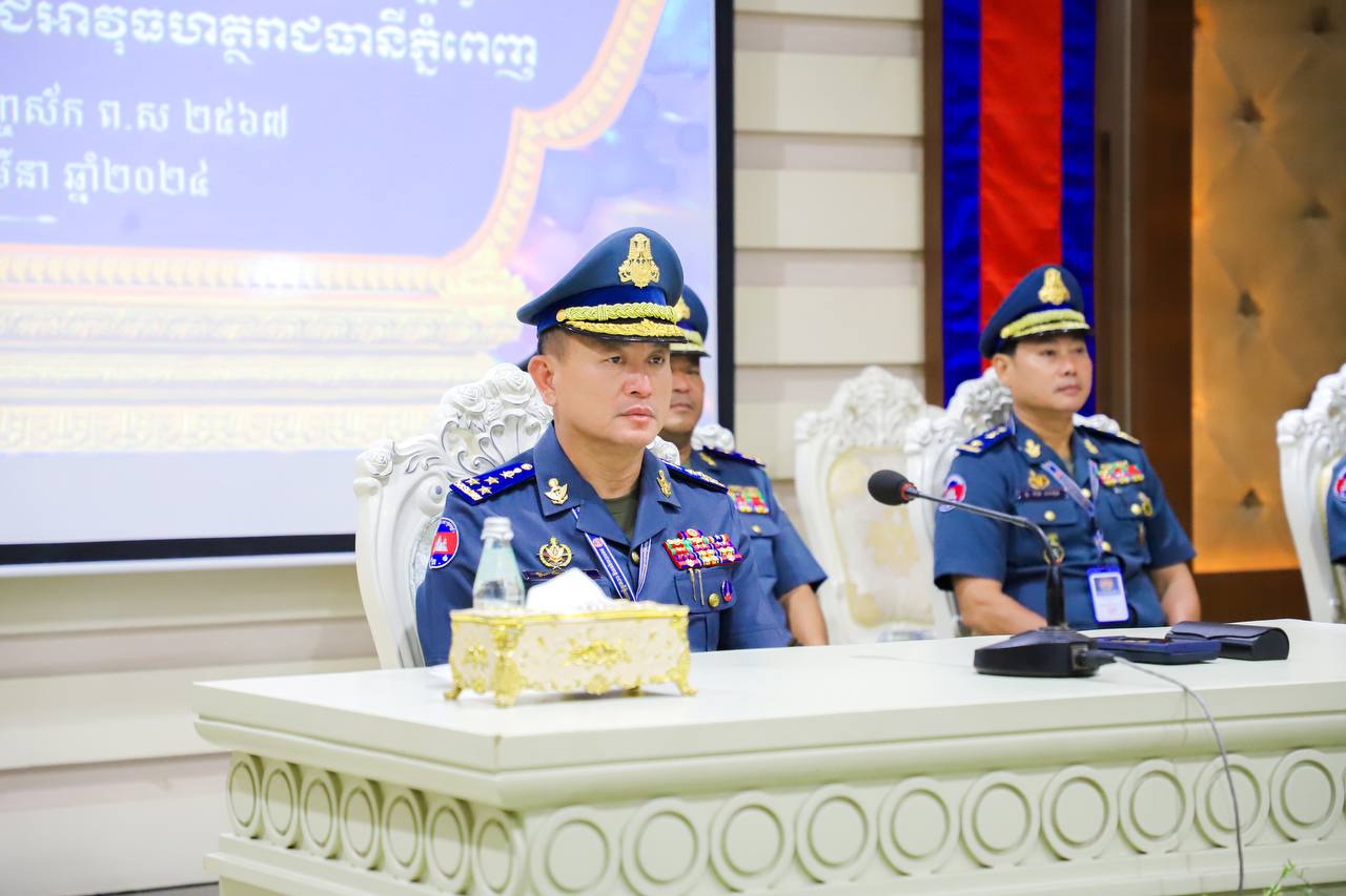 នាយទាហាន នាយទាហានរង នៃ​កងរាជអាវុធហត្ថ​រាជធានី​ភ្នំពេញ ចំនួន ៣៧០​នាក់ ត្រូវបាន​ប្រកាស​តែងតាំង​មុខតំណែង និង​បំពាក់​ឋានន្តរសក្តិ​ថ្មី​!