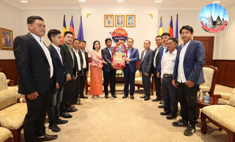 ​ឯកឧត្តម នេត្រ ភ​ក្ត្រា រដ្ឋមន្ត្រីក្រសួង​ព័ត៌មាន អនុញ្ញាត​ឱ្យ សមាគម​សេរីភាព​អ្នកសារព័ត៌មាន​កម្ពុជា ដឹកនាំ​ដោយ​លោក ទេស វិបុល និង​ក្រុមការងារ ចូលជួប​សម្តែង​ការគួរសម