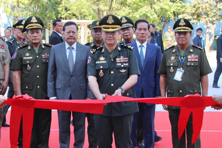 សម្តេច​ធិបតី ហ៊ុន ម៉ា​ណែ​ត អញ្ជើញ​សម្ពោធ​សមិទ្ធផល និង​បិទ​វគ្គ​បណ្តុះបណ្តាល និង​ហ្វឹកហ្វឺន នៅ​សាកលវិទ្យាល័យ​ការពារជាតិ​