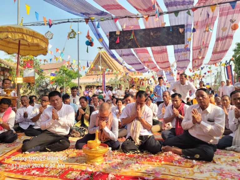 លោក ជា វីរៈ អភិបាលរង​ខណ្ឌ​ព្រែក​ព្នៅ អញ្ជើញ​ចូលរួម​សូត្រមន្ត​អបអរសាទរ​ក្នុង​ពិធី​បុណ្យចូលឆ្នាំ​ខ្មែរ​ប្រពៃណីជាតិ នៅក្នុង​វត្ត​សុខៈ​មុន្នី​សោភ័ណ្ឌ ហៅ​វត្ត​កោះ​ស្រូវ​