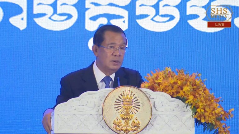 សម្តេចអគ្គមហាសេនាបតីតេជោ ហ៊ុន សែន ប្រធានព្រឹទ្ធសភានៃព្រះរាជាណាចក្រកម្ពុជា និងជាប្រធានកិត្តិយសសមាគមឧកញ៉ាកម្ពុជា អញ្ជើញសំណេះសំណាល ក្នុងសន្និបាតលើកទី១ និងកម្មវិធីពិសាអាហារសាមគ្គីមហាគ្រួសារសមាគមឧកញ៉ាកម្ពុជា (មានវីដេអូ)