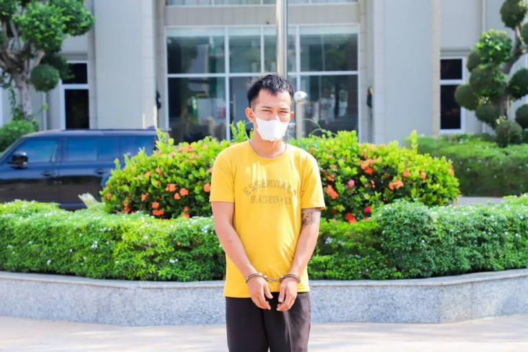 ចោរ​ឆក់​ម្នាក់ ត្រូវបាន​អាវុធហត្ថ​រាជធានី​ភ្នំពេញ ឃាត់ខ្លួន​បញ្ជូន​ទៅ​តុលាការ​ដើម្បី​ផ្តន្ទាទោស​តាមច្បាប់​!