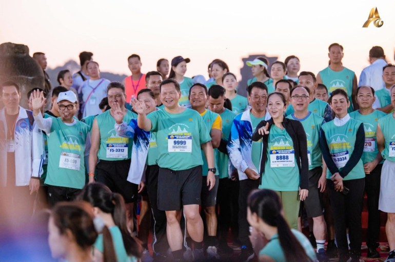 ​កម្មវិធី​រត់ប្រណាំង​អន្តរជាតិ​ពាក់កណ្ដាល​ម៉ា​រ៉ា​តុង​អង្គរវត្ត​លើក​ទី ២៩ ដែល​មាន​ការចូលរួម​ពី​ប្រជា​ពលរដ្ឋ​ខ្មែរ និង​បរទេស​ប្រមាណ ១៤.០០០ នាក់ មកពី ៨៧​ប្រទេស​