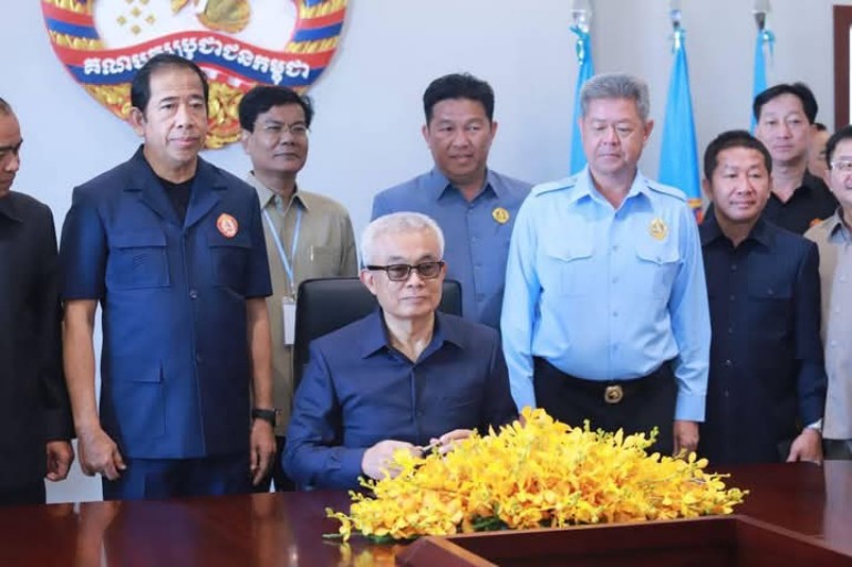 លោក យី យ៉េន អភិបាល នៃគណៈអភិបាលស្រុកមុខកំពូល អញ្ជើញចូលរួមក្នុងពិធីសម្ពោធ ដាក់ឱ្យប្រើប្រាស់ជាផ្លូវការនូវអគារទីស្នាក់ការគណបក្ស និងសមិទ្ធផលនានាក្នុងបរិវេណទីស្នាក់ការគណបក្សស្រុកល្វាឯមថ្មី ក្រោមអធិបតីភាពដ៏ខ្ពង់ខ្ពស់ ឯកឧត្តមអគ្គបណ្ឌិតសភាចារ្យ អូន ព័ន្ធមុនីរ័ត្ន
