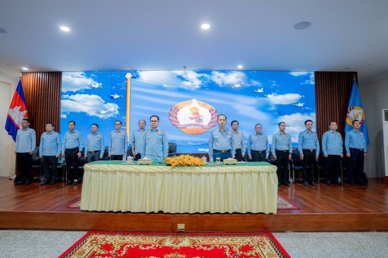 ឯកឧត្តម​បណ្ឌិត ជ្រុន ថេ​រ៉ា​វ៉ាត សមាជិក​គណ​:​កម្មា​ធិ​ការកណ្តាល អនុប្រធាន​យុវជន​គណបក្ស​ថ្នាក់កណ្តាល និង​ជា​ប្រធាន​គណ​:​ប្រចាំការ​នៃ​គណ​:​អចិន្ត្រៃយ៍​យុវជន​គណបក្ស​ថ្នាក់កណ្តាល អញ្ជើញ​ជា​អធិបតី​ក្នុង​ពិធី​ប្រកាស​ប្រធាន​ក្រុមការងារ​យុវជន​គណបក្ស​ក្រសួង​ព័ត៌មាន និង​ផ្សព្វផ្សាយ​អំពី​កិច្ចការ​សម្របសម្រួល​ព័ត៌មាន​នៃ​យុវជន​គណបក្ស​ប្រជាជន​កម្ពុជា​