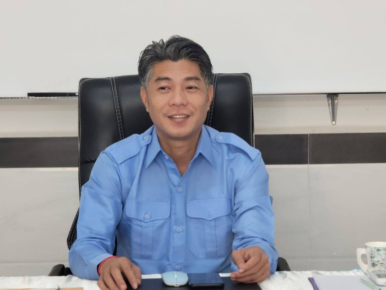 ​លោក​បណ្ឌិត ហោ គន្ធា ដឹកនាំ​កិច្ចប្រជុំ​ស្ដី​ពី​វឌ្ឍនភាព​សមាគម និង​ពិភាក្សា បែងចែក​ភារកិច្ច ស្ដីពី ការផ្សព្វផ្សាយ​ក្រមសីលធម៌ វិជ្ជាជីវៈ​សារព័ត៌មាន និង​សមិទ្ធផល​ខេត្ត​ត្បូងឃ្មុំ ដែល​នឹង​ប្រព្រឹត្តិ​ទៅ​នា​ថ្ងៃទី​១៥ ខែ​កុម្ភៈ ឆ្នាំ​២០២៥ ខាងមុខ