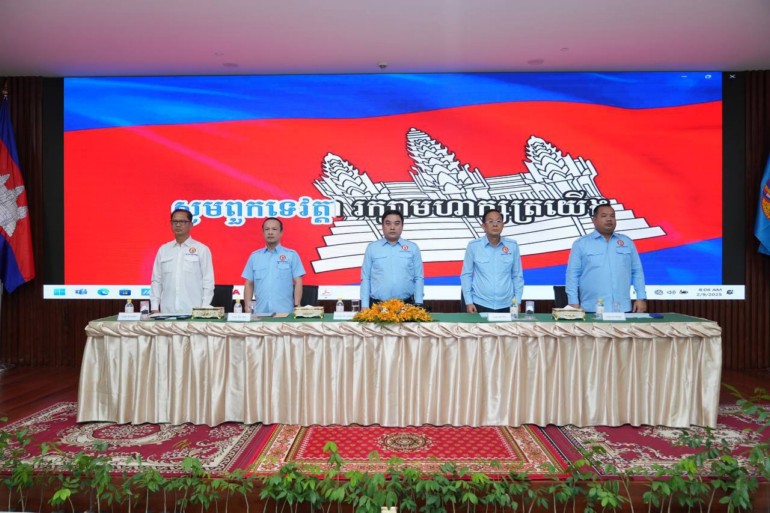 លោក​បណ្ឌិត ហោ សេរី​វឌ្ឍន៍ អញ្ជើញ​ជា​អធិបតី ដឹកនាំ​កិច្ចប្រជុំ​បូក​សរុប​លទ្ធផល​ការងារ​ឆ្នាំ​២០២៤ និង​លើក​ទិសដៅ​ការងារ​ឆ្នាំ​២០២៥ របស់​ផ្នែក​ក្រៅ​ប្រព័ន្ធ នៃ​យុវជន​គណបក្ស​ប្រជាជន​កម្ពុជា​ថ្នាក់កណ្តាល​