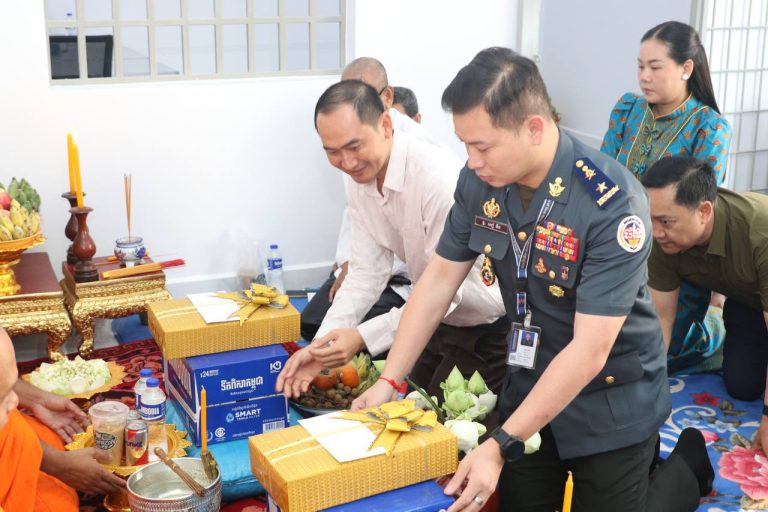 ឧត្តមសេនីយ៍ត្រី សៀ ទីន អញ្ជើញ​ជា​អធិតីភាព ពិធីសូត្រមន្ត​សុំ​សេចក្តីសុខ អគារ​ស្នាក់​ការ​ទីបញ្ជាការ​ស្រាល​ថ្មី​