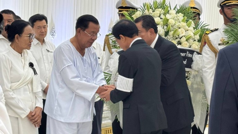 នាយករដ្ឋមន្ត្រី​ថៃ​បច្ចុប្បន្ន និង​អតីត​នាយករដ្ឋមន្ត្រី​ថៃ ៤ រូប​បាន​ចូលរួម​រំលែក​ទុក្ខ​ដ៏​ក្រៀមក្រំ​ជា​មួុយ​សម្តេច​អគ្គមហាសេនាប​តី​តេជោ ហ៊ុន សែន ចំពោះ​មរណភាព​របស់​ឯកឧត្តម​អ្នកឧកញ៉ា​ឧត្តមមេត្រី​វិសិដ្ឋ ហ៊ុន សាន បងប្រុស​បង្កើត​សម្តេច​តេជោ​