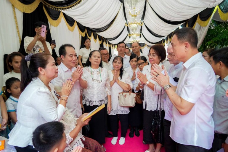 អតីតសិស្សសាលាបាក់ទូកមួយក្រុម សម្តែងការសោកស្តាយចំពោះ ការបាត់បង់ អតីតលោកគ្រូភាសាខ្មែរ ជើងចាស់០១រូប!