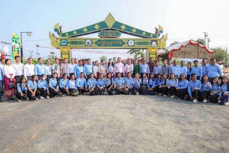 ឯកឧត្តម​បណ្ឌិត អ៊ាង សុផល្លែត រដ្ឋមន្ត្រី​ក្រសួង​បរិស្ថាន និង​ជា​ប្រធាន​ក្រុមការងារ​រាជរដ្ឋាភិបាល​ចុះ​មូលដ្ឋាន​ខេត្ត​ត្បូងឃ្មុំ​  និង​លោកជំទាវ បាន​អញ្ជើញ​ជា​អធិបតី​បើក​សង្ក្រាន្ត​អូររាំងឪ​ឆ្នាំ​២០២៥