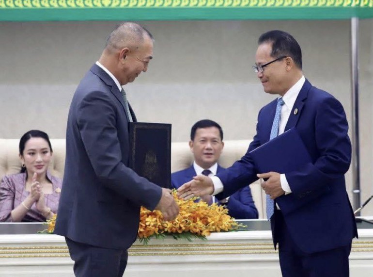 ឯកឧត្តម​បណ្ឌិត អ៊ាង សុផល្លែត រដ្ឋមន្ត្រី​ក្រសួង​បរិស្ថាន អញ្ជើញ​ចូលរួម​ក្នុង​ពិធី​ចុះហត្ថលេខា​លើ​ឯកសារ​ចំនួន ៧ ដែលជា​កិច្ចព្រមព្រៀង​រវាង​កម្ពុ​ជា​-​ថៃ