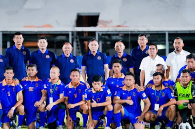 ក្រុម​អាវុធហត្ថ​រាជធានី​ភ្នំពេញ Vs ក្រុម​ក្រសួងសុខាភិបាល ក្នុង​ការប្រកួត​កីឡាបាល់ទាត់​ពានរង្វាន់ “​មិត្តភាព​យុវជន​អន្តរក្រសួង​-​ស្ថាប័ន​” លើក​ទី​១០ ឆ្នាំ​២០២៥ វគ្គ​ជម្រុះ​១៦​ក្រុម !
