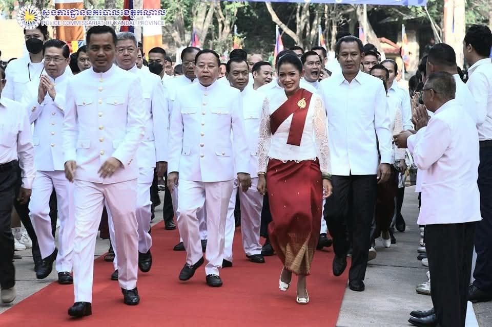 លោក​ឧត្តមសេនីយ៍ទោ ឈឿន សុ​ចិត្ត ស្នងការ​នគរបាល​ខេត្ត​កណ្តាល អញ្ជើញ​ចូលរួម និង ដឹកនាំ​កងកម្លាំង​នគរបាល​ក្រោម​ឱវាទ ការពារ​សន្តិសុខ សណ្តាប់ធ្នាប់ ក្នុង​ឱកាស​ប្រារព្ធ​ពិធីបុណ្យ​វិសាខបូជា នៅក្នុង​បរិវេណ​ភ្នំ​ព្រះ​រាជទ្រព្យ ឃុំ​ផ្សារ​ដែក ស្រុក​ពញាឮ ខេត្ត​កណ្តាល​