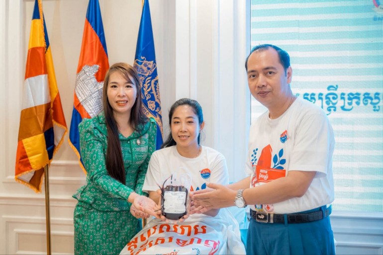 ឯកឧត្តម នេត្រ ភ​ក្ត្រា លើកទឹកចិត្ត​មន្ត្រី និង​ពលរដ្ឋ​មាន​សុខភាព ល្អ​ចូលរួម​បរិច្ចាគ​ឈាម​, ការបរិច្ចាគ​ឈាម​មិនមែន​ត្រឹមតែ ជា​សកម្មភាព​មនុស្សធម៌​ទេ តែ​ជា​ការ​ធ្វើ​បុណ្យ​ដ៏​ជ្រះថ្លា​សម្រាប់ ជួយសង្គ្រោះ​ជីវិត​របស់​មនុស្ស​