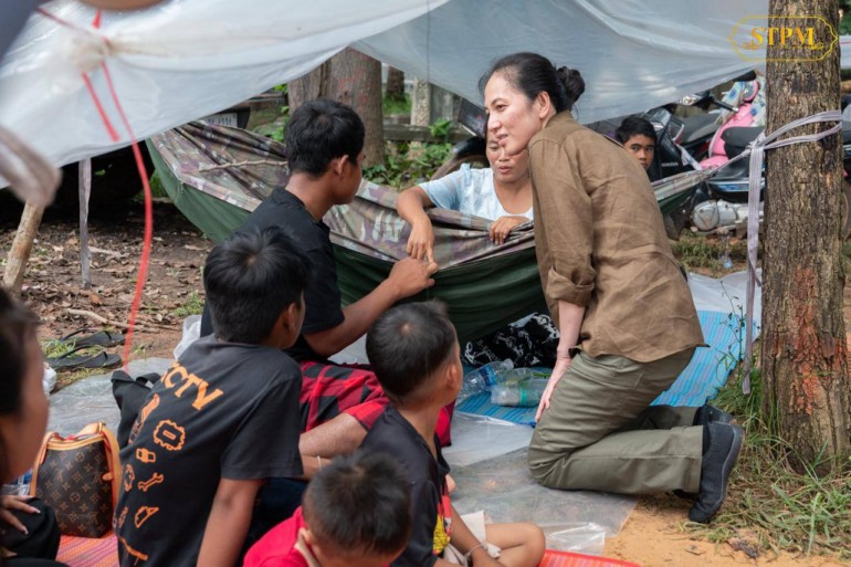 លោក​ឧត្តមសេនីយ៍ត្រី សៀ ទីន​មេបញ្ជាការ​កងរាជអាវុធហត្ថ​ខេត្ត​ដឹកនាំ​កម្លាំង​ចុះ​ការពារ​សន្តិសុខ សុវត្ថិភាព ជូន​លោក​ជំទាវ​បណ្ឌិត ពេ​ជ ចន្ទ​មុន្នី ហ៊ុន​ម៉ា​ណែ​ត​