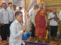 លោក ឧត្តមសេនីយ៍ត្រី សៀ ទីន ដឹកនាំ​ក្រុម​ការងារ អញ្ជើញ​ចូលរួម​កាន់បិណ្ឌ​វេន​ទី​១០ នៅ​វត្ត​កំពង់​ភ្លុក​!