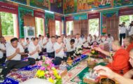 ឧត្តមសេនីយ៍ឯក រ័ត្ន ស្រ៊ាង នាំ​ទេយ្យទាន​ប្រគេន​ព្រះសង្ឃ​ក្នុងឱកាស​វេន​កាន់​បិណ្ឌ ចំនួន​០២​វត្ត ក្នុង​សង្កាត់​ព្រែកកំពឹស ខណ្ឌដង្កោ​!