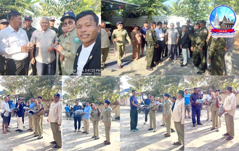 លោកបណ្ឌិត ឃីម រដ្ឋា ប្រធានអង្គភាពគេហទំព័ររស្មីស្ទឹងត្រង់ និងក្រុមការងារ ជាសប្បុរសជន នាំ ចែកជូនសំលៀកបំពាក់ចំនួន 15 កំប្លេ ដល់ប្រជាការពារភូមិវិមានទ្រុង