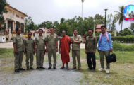 លោកបណ្ឌិត ហោ គន្ធា ដឹកនាំសហការីជួបសំដែងការគួរសមព្រះអង្គ ប្បញ្ញត្តិ អត្តតេជោ ឡោ អណុច និងពិភាក្សាផ្កាថ្នាំឈើក្នុងបរិវេនវត្ត