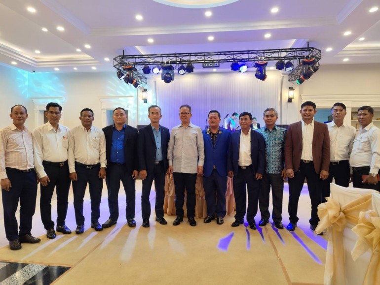 ឯកឧត្តម​បណ្ឌិត​អ៊ាង សុផល្លែត រដ្ឋមន្ត្រី​ក្រសួង​បរិស្ថាន អញ្ជើញ​ចូលរួម​ពិធី​សំណេះសំណាល និង ពិសារ​អាហារ​សាមគ្គី ជាមួយ​ក្រុម​កា​ងារ​សារព័ត៌មាន សម្ដេច​តេជោ ហ៊ុន សែន និង​ក្រុមការងារ​សារព័ត៌មាន សម្ដេច​ធិបតី ហ៊ុន ម៉ា​ណែ​ត