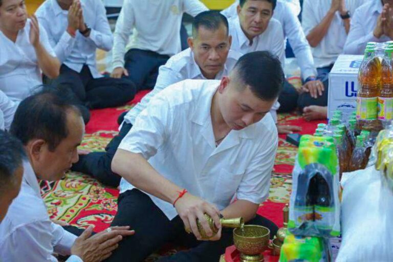 លោកឧត្តមសេនីយ៍ត្រី សៀ ទីន នាំទេយ្យវត្ថុ និងបច្ច័យជូនព្រះសង្ឃគង់ចាំព្រះវស្សាចំនួន ០៤វត្ត ក្នុងខេត្តសៀមរាប!